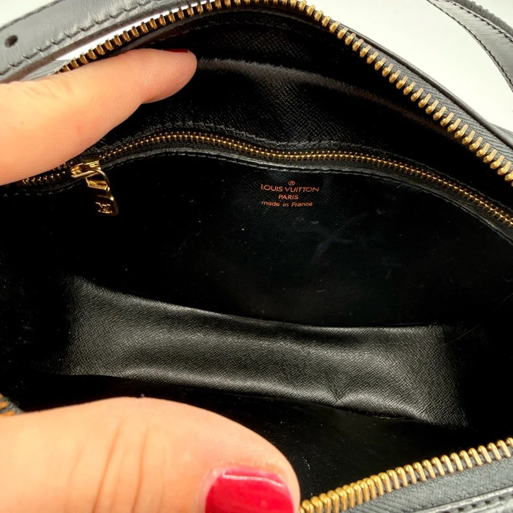 Louis Vuitton Black Epi Leather Crossbody - Picture 8 of 12